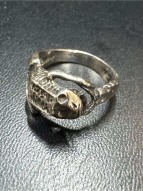Cute Silver-toned Frog Ring